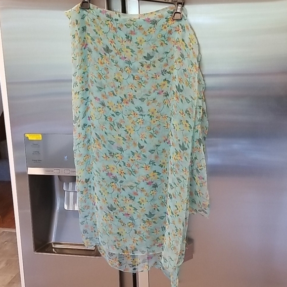 💕MONSERAT DE LUCCA💕 100% Silk Floral Chiffon Scarf NWT - Picture 4 of 9